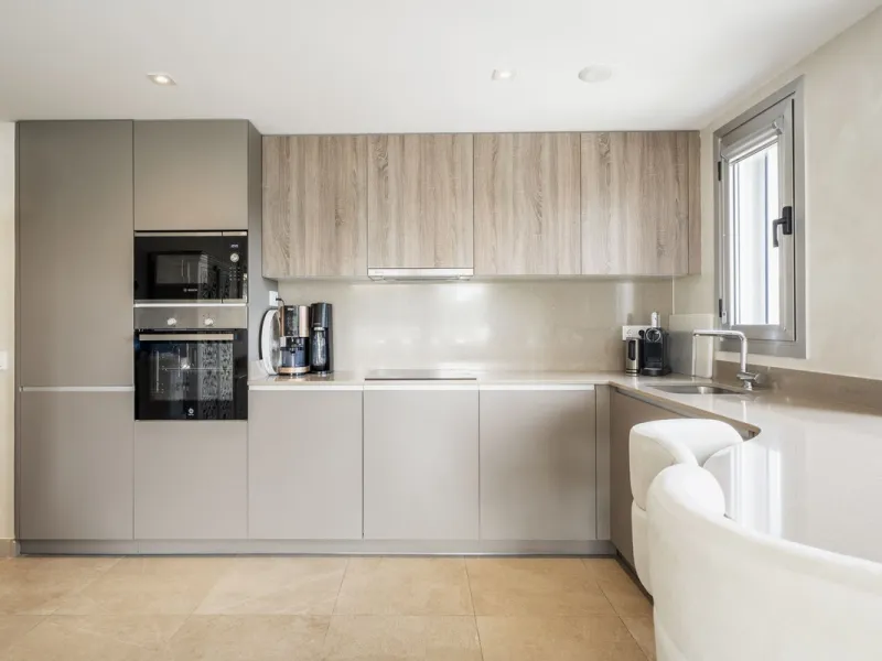 Elegant 3-Bedroom Apartment in Sunny Golf, Estepona