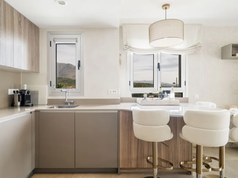 Elegant 3-Bedroom Apartment in Sunny Golf, Estepona
