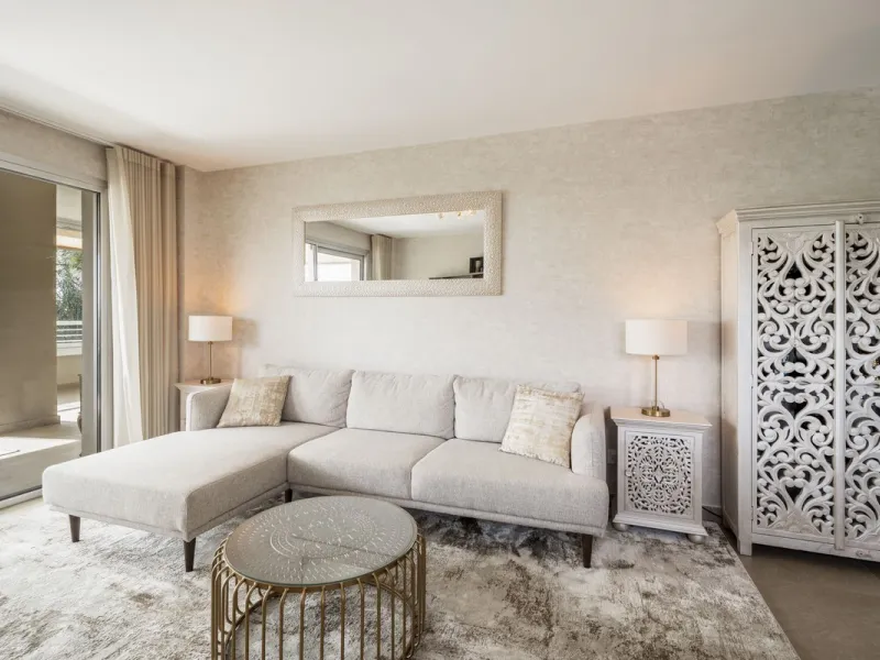 Elegant 3-Bedroom Apartment in Sunny Golf, Estepona