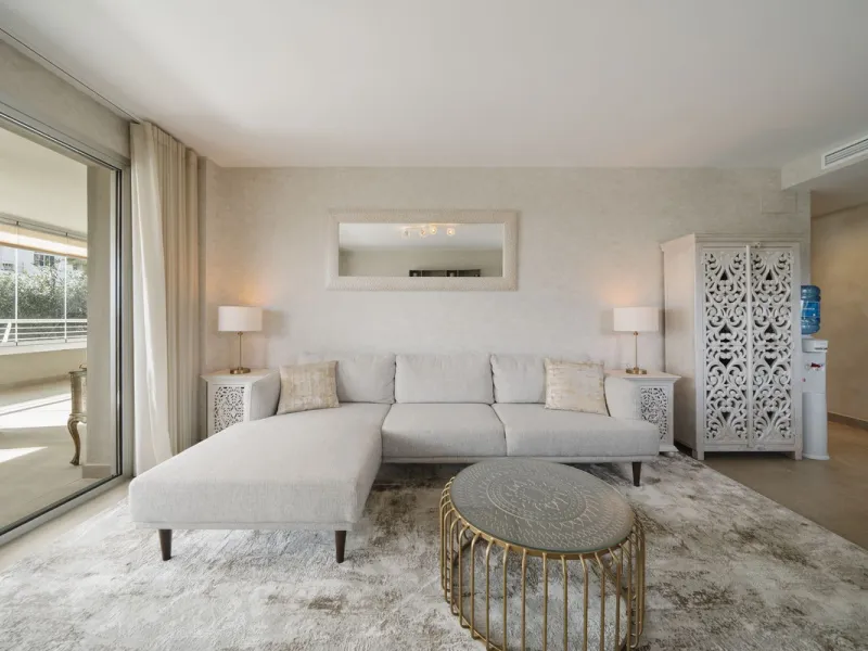 Elegant 3-Bedroom Apartment in Sunny Golf, Estepona