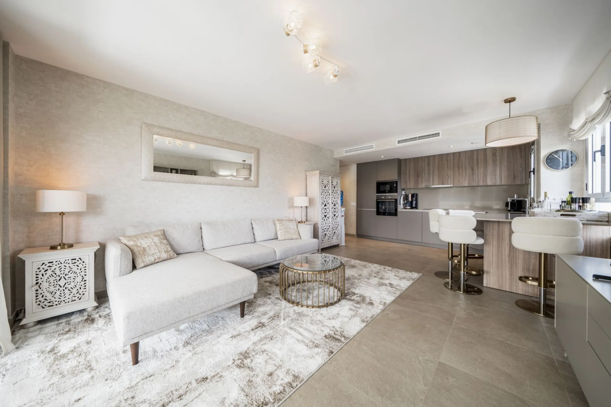 Elegant 3-Bedroom Apartment in Sunny Golf, Estepona