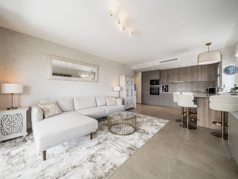 Elegant 3-Bedroom Apartment in Sunny Golf, Estepona