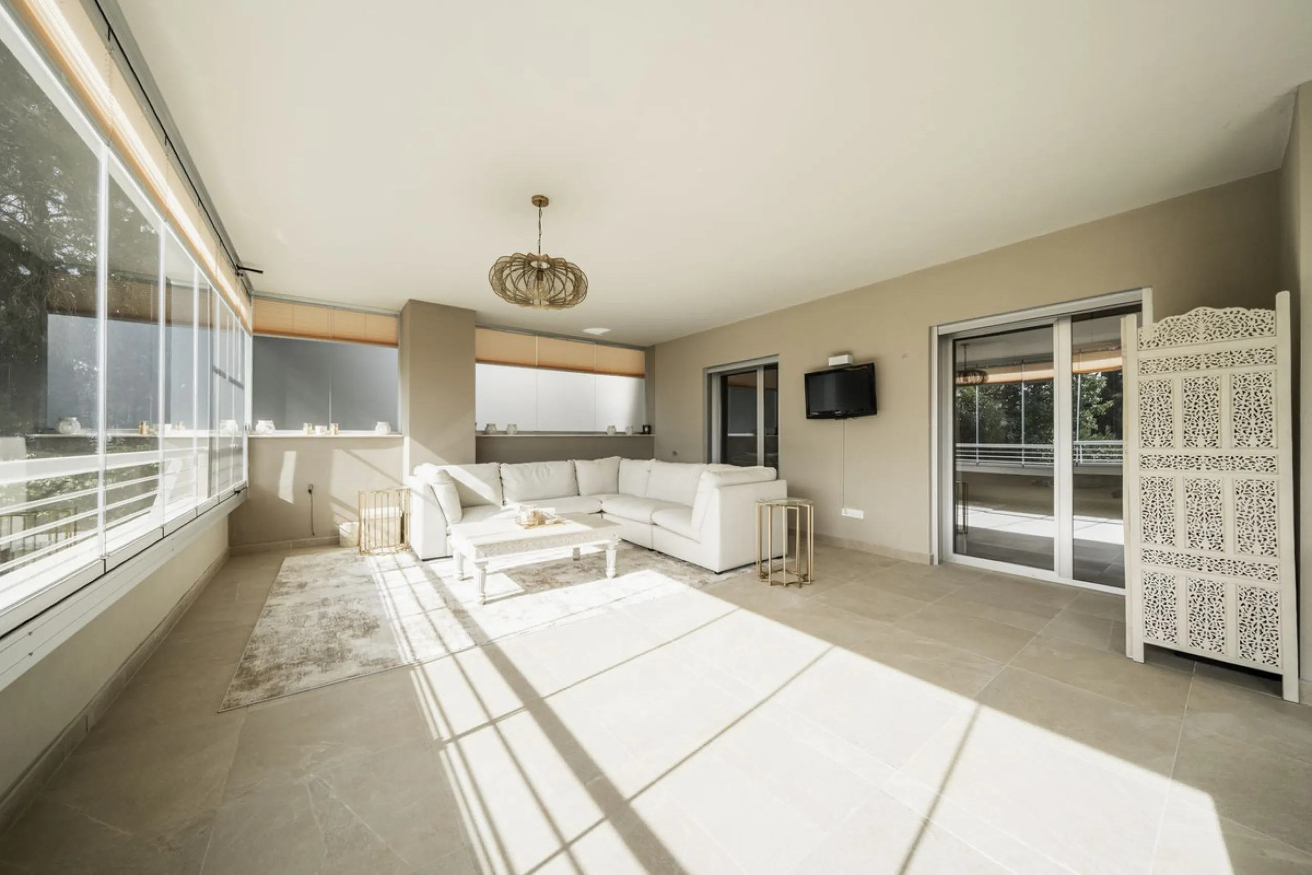 Elegant 3-Bedroom Apartment in Sunny Golf, Estepona