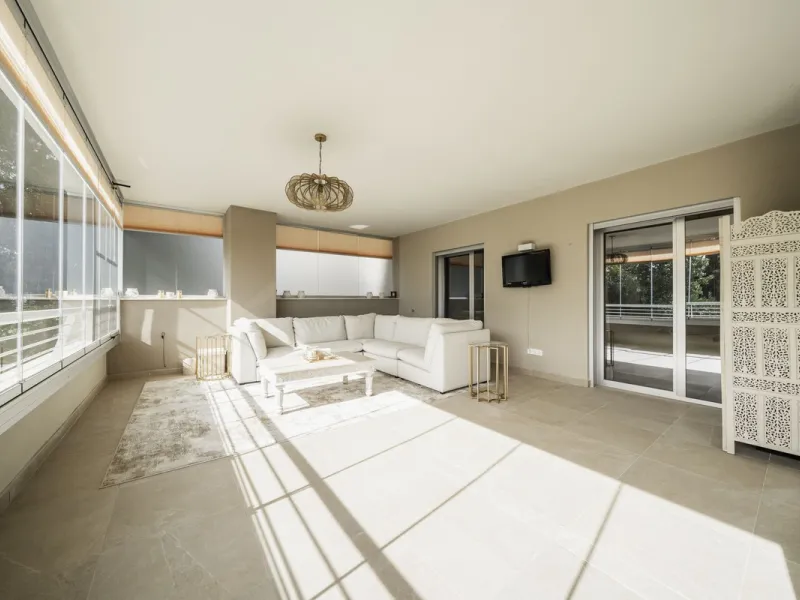Elegant 3-Bedroom Apartment in Sunny Golf, Estepona