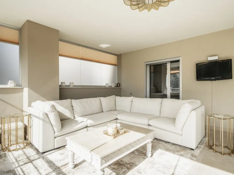 Elegant 3-Bedroom Apartment in Sunny Golf, Estepona
