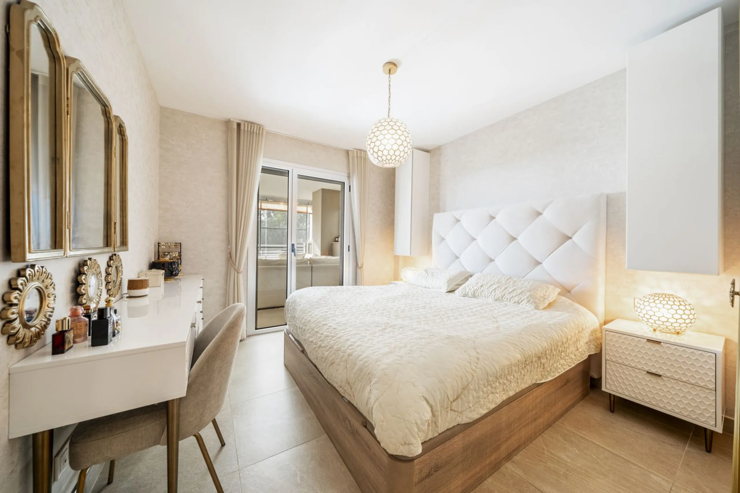 Elegant 3-Bedroom Apartment in Sunny Golf, Estepona