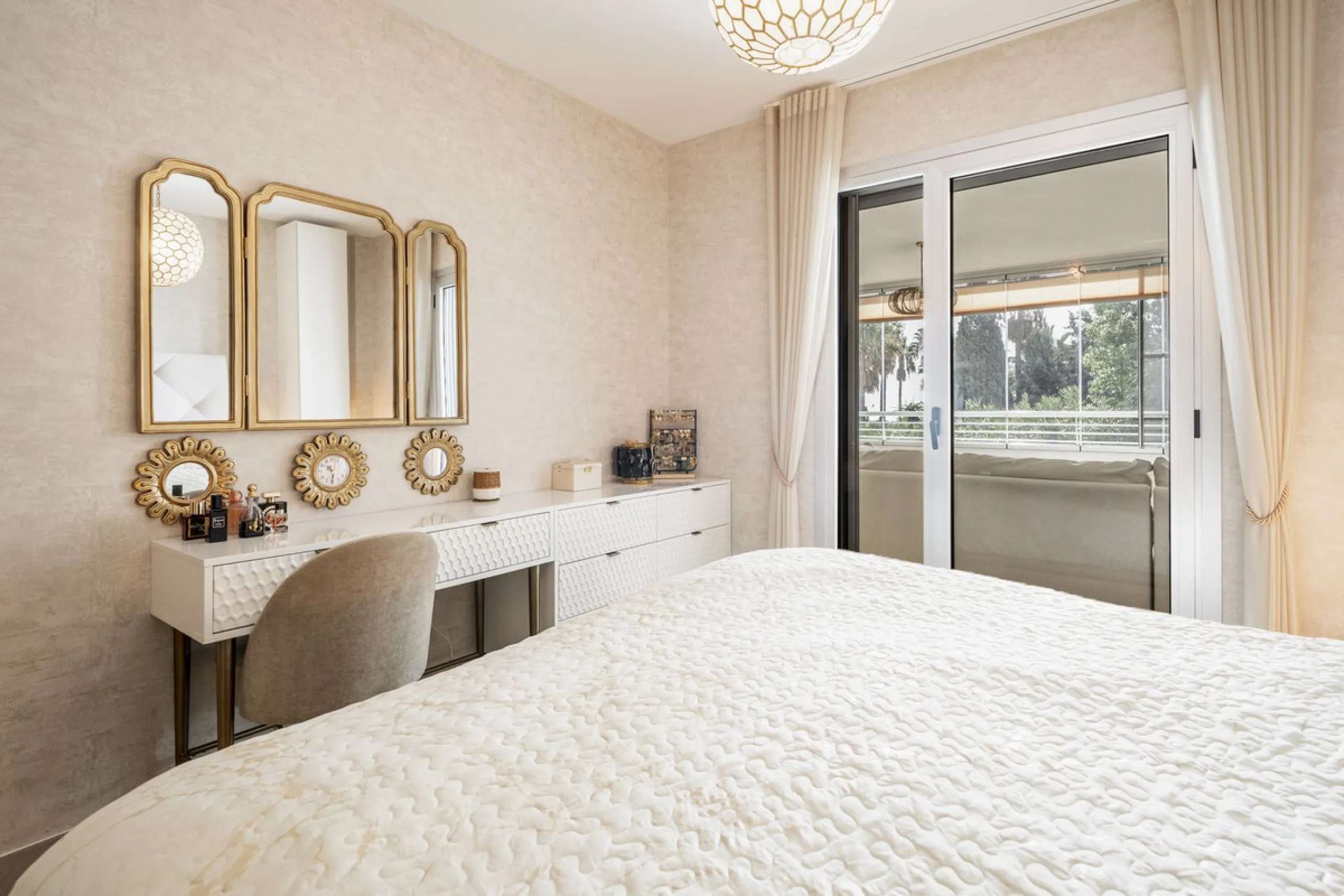 Elegant 3-Bedroom Apartment in Sunny Golf, Estepona