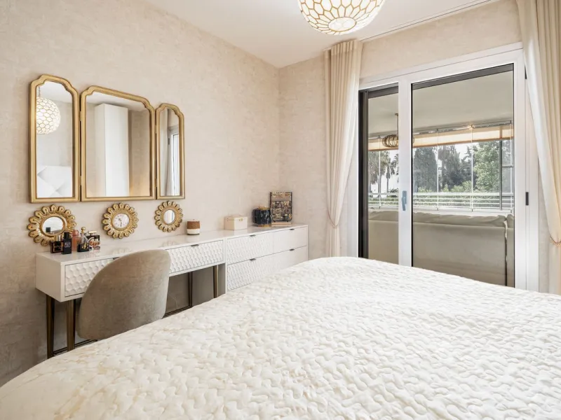 Elegant 3-Bedroom Apartment in Sunny Golf, Estepona