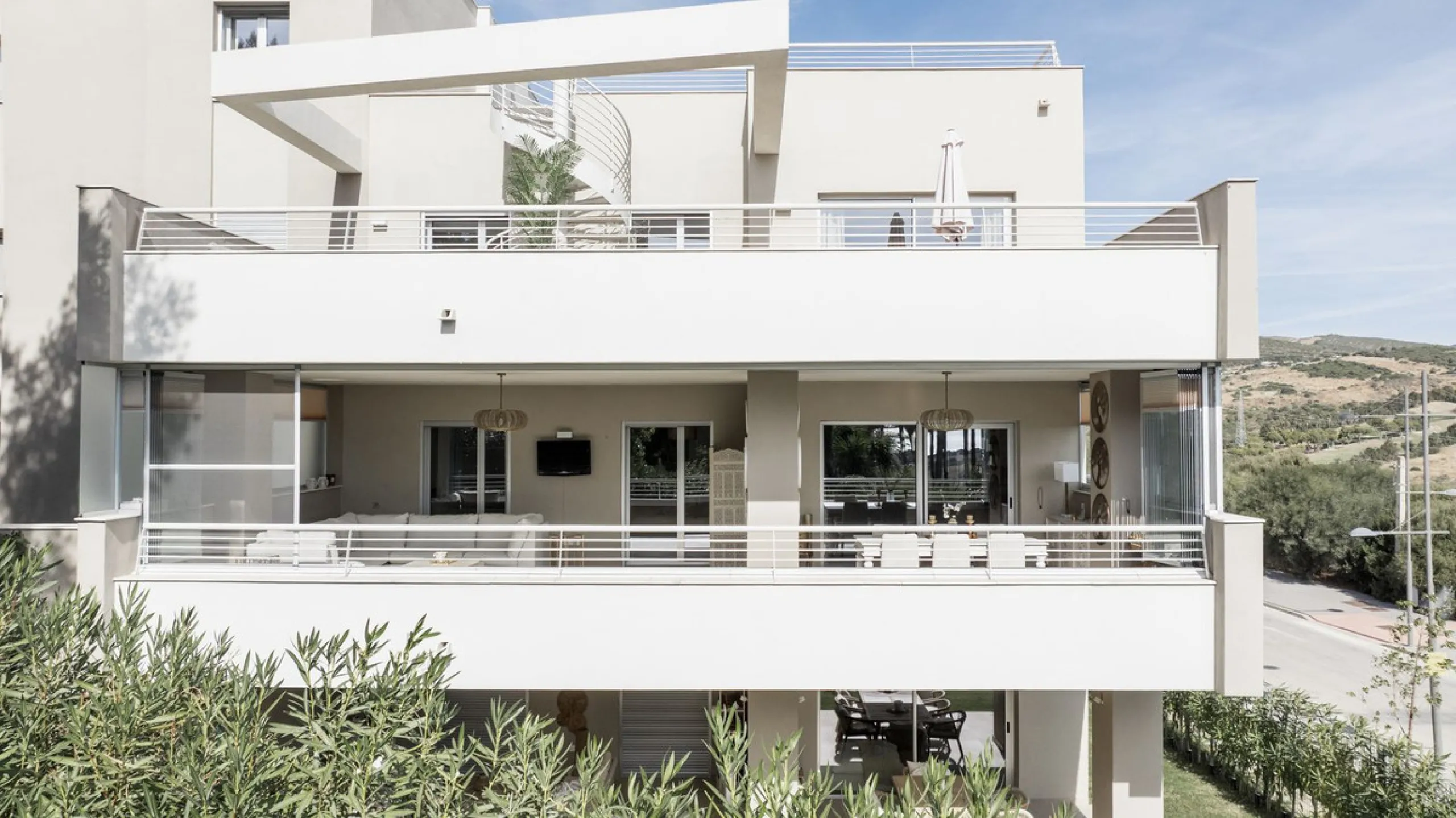 Elegant 3-Bedroom Apartment in Sunny Golf, Estepona
