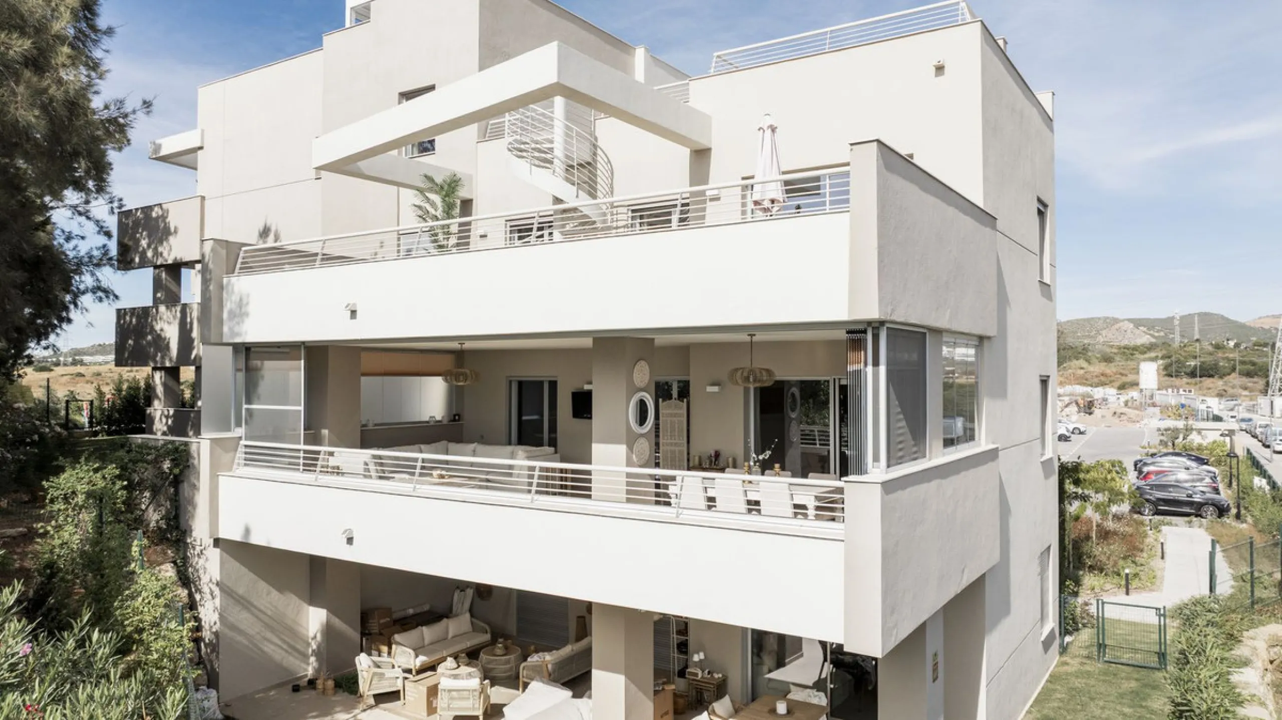 Elegant 3-Bedroom Apartment in Sunny Golf, Estepona