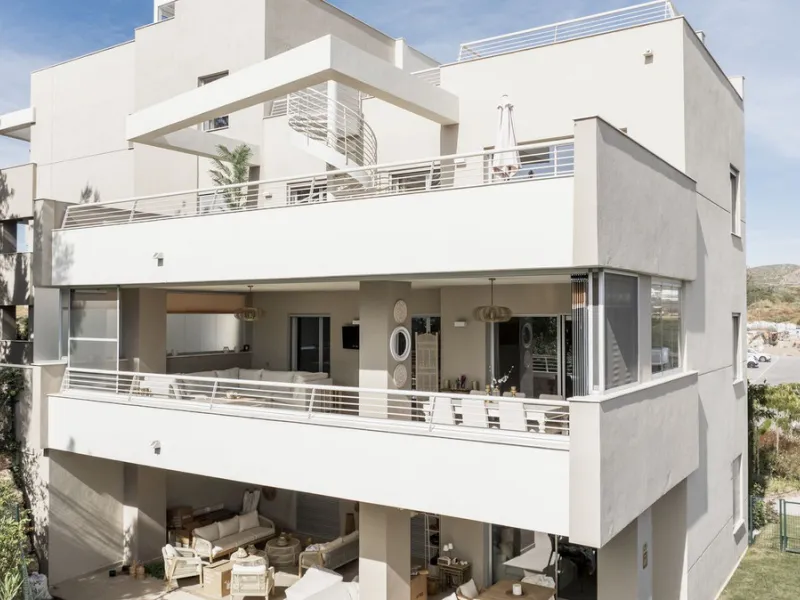 Elegant 3-Bedroom Apartment in Sunny Golf, Estepona