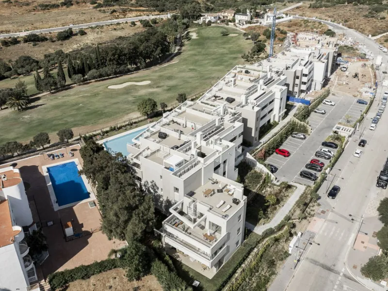 Elegant 3-Bedroom Apartment in Sunny Golf, Estepona