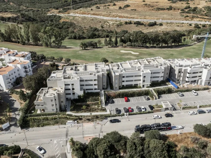 Elegant 3-Bedroom Apartment in Sunny Golf, Estepona