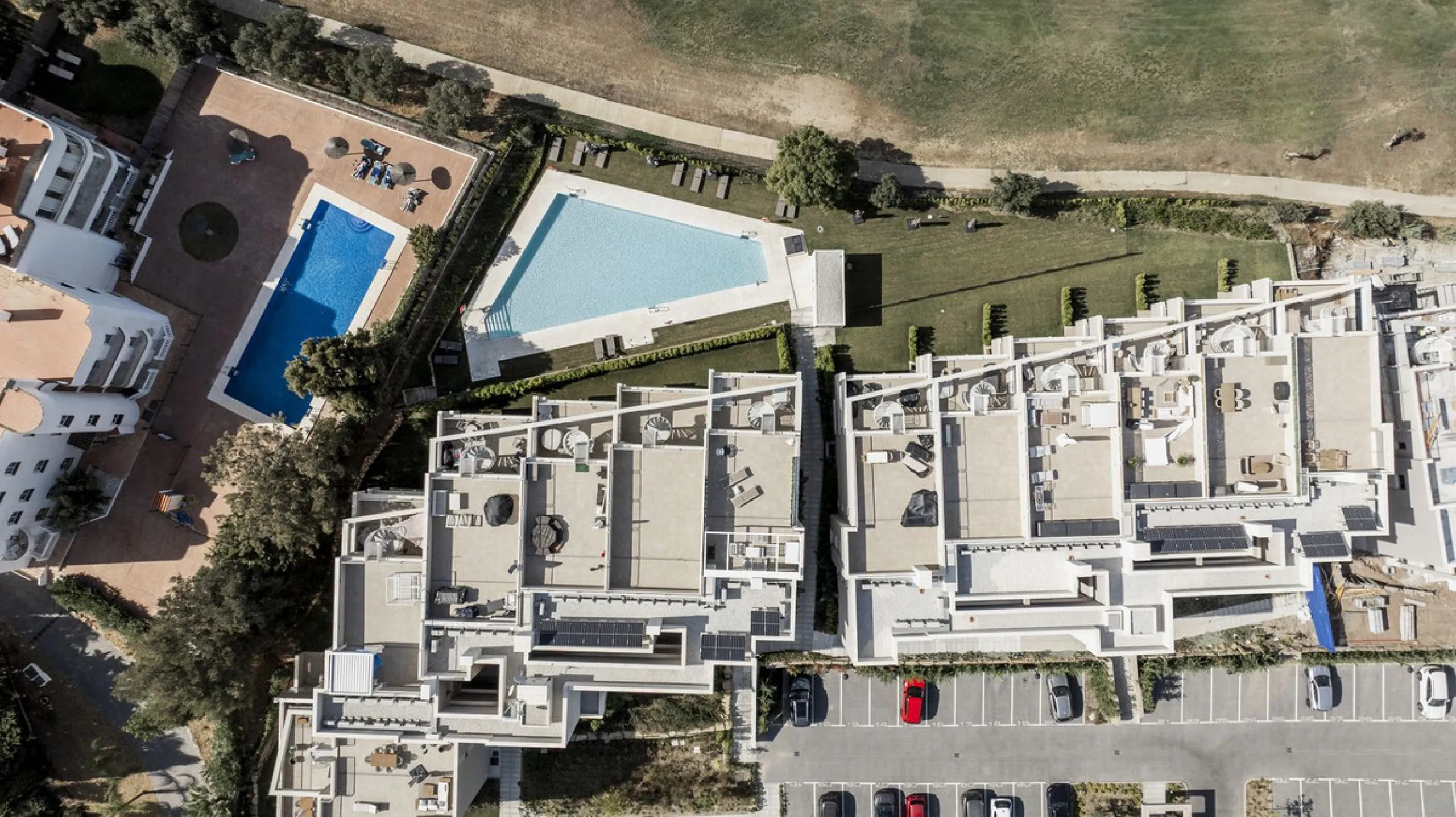 Elegant 3-Bedroom Apartment in Sunny Golf, Estepona