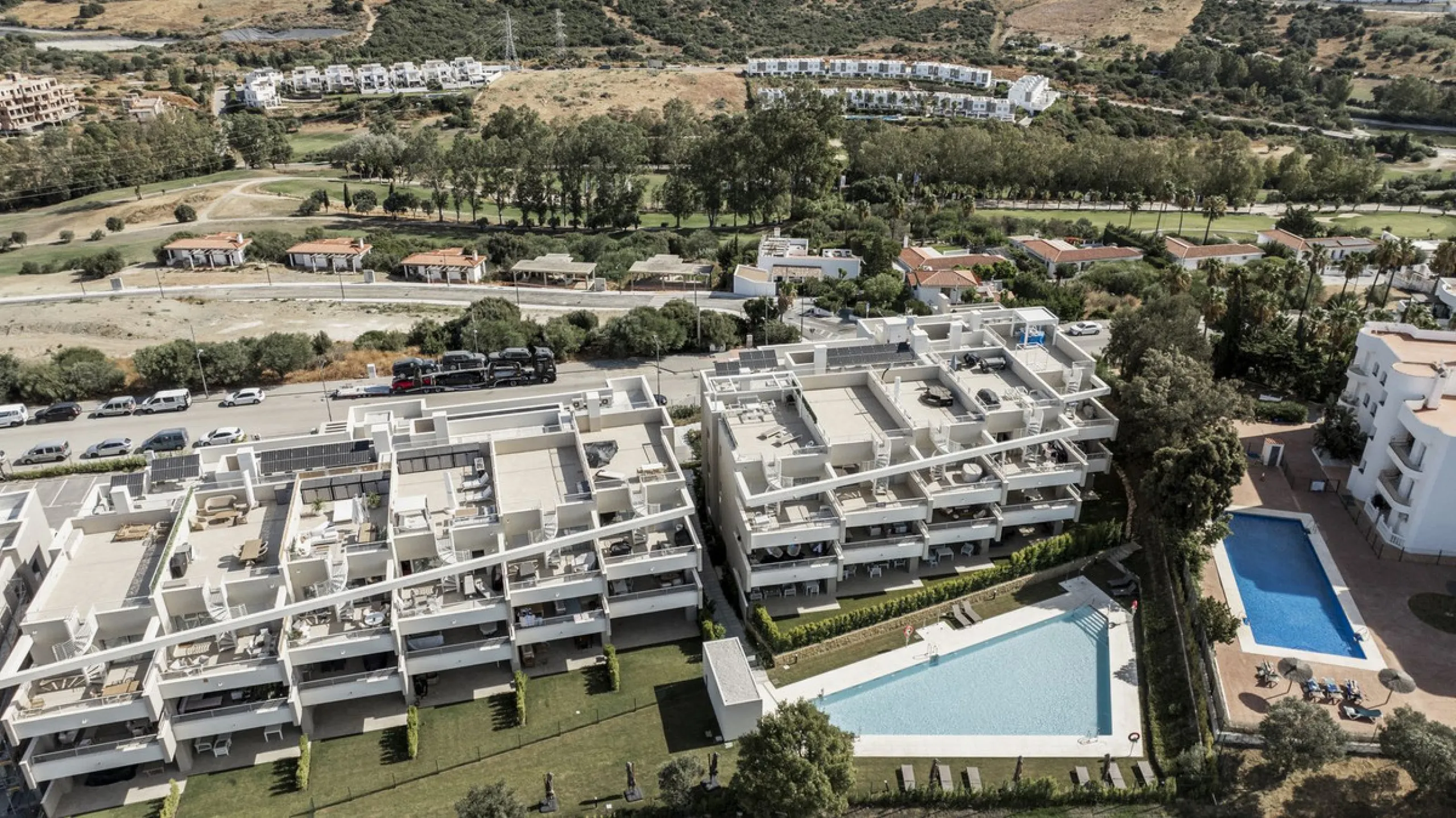 Elegant 3-Bedroom Apartment in Sunny Golf, Estepona