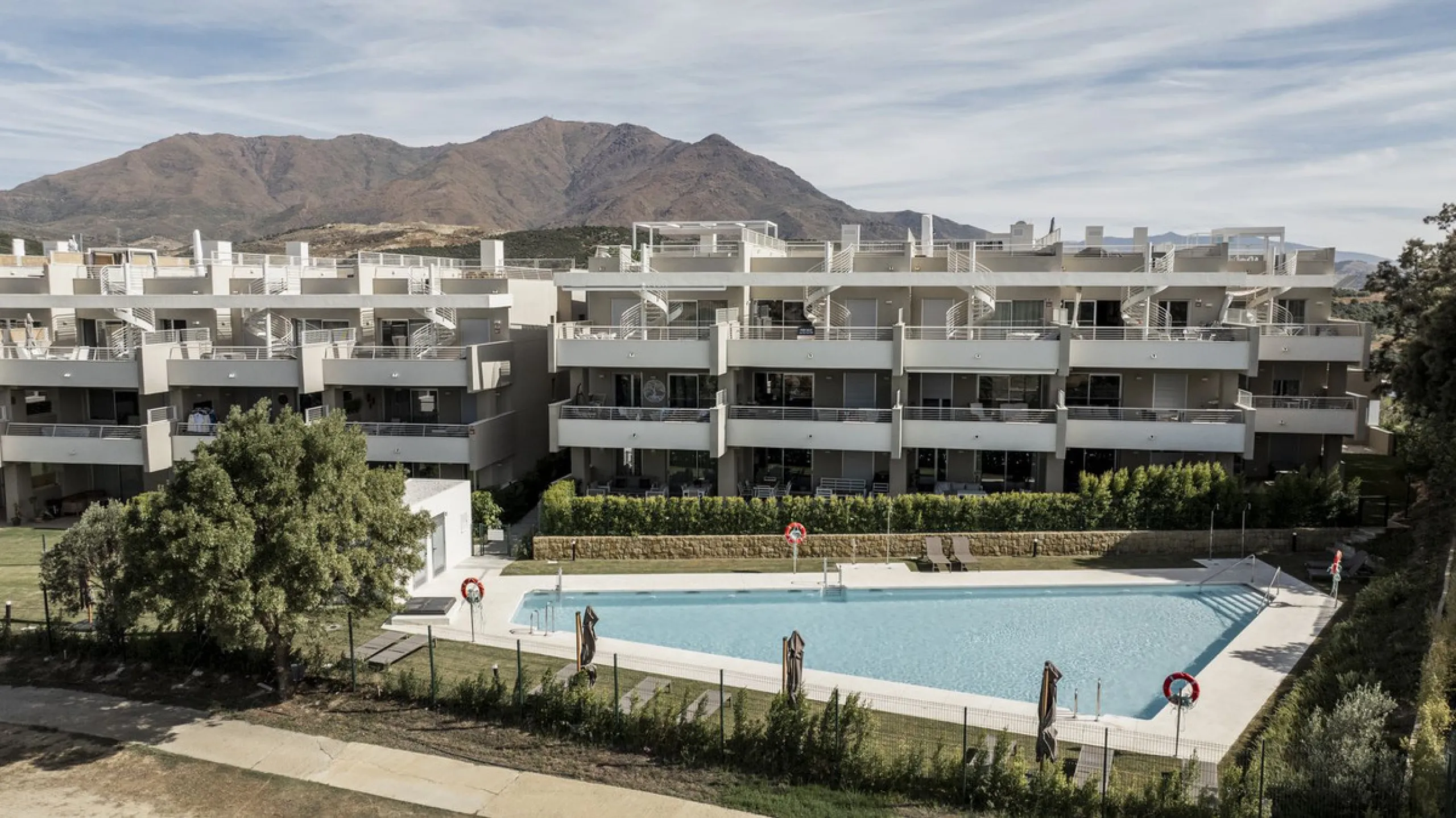 Elegant 3-Bedroom Apartment in Sunny Golf, Estepona