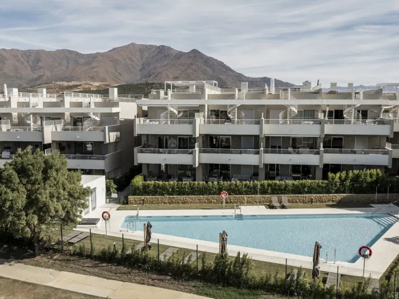 Elegant 3-Bedroom Apartment in Sunny Golf, Estepona