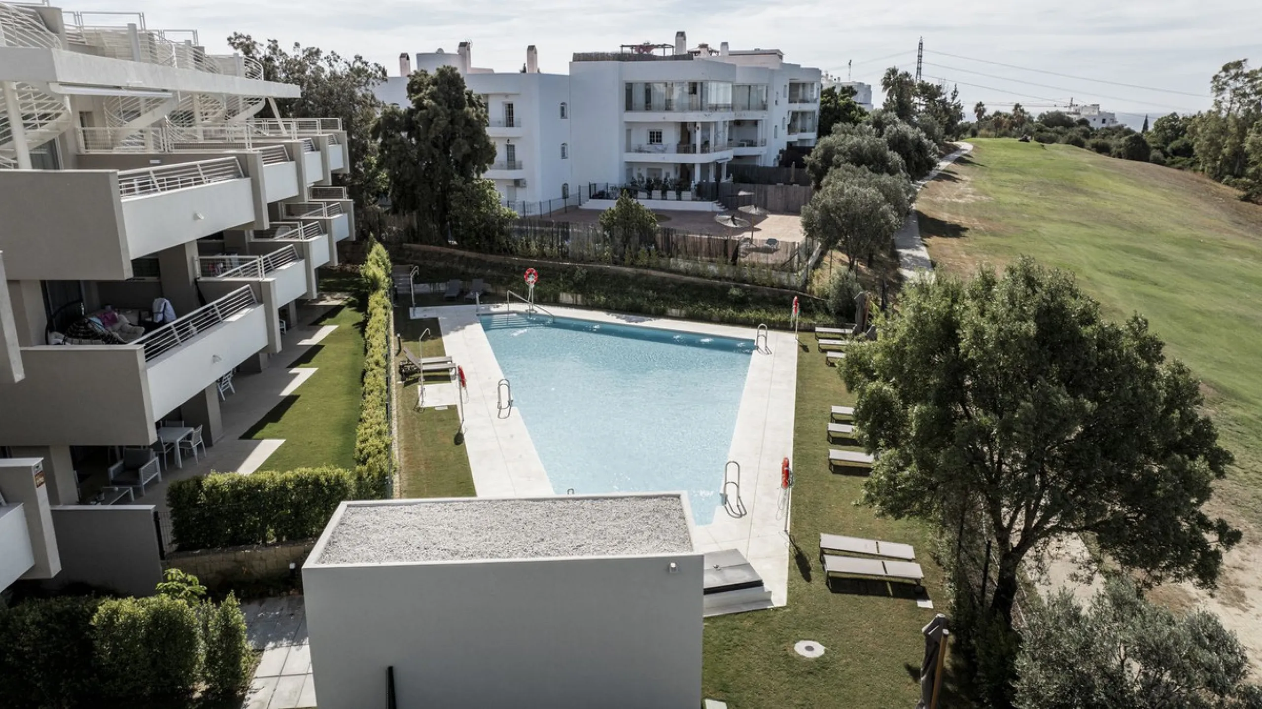 Elegant 3-Bedroom Apartment in Sunny Golf, Estepona