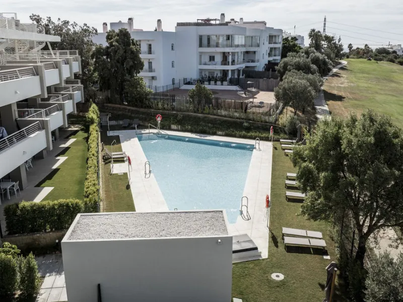 Elegant 3-Bedroom Apartment in Sunny Golf, Estepona
