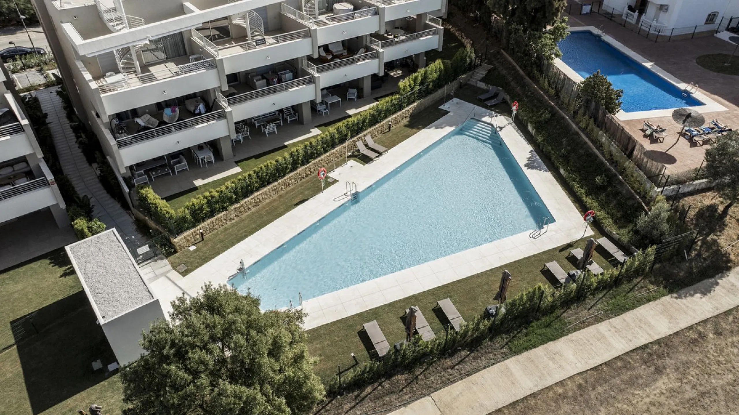 Elegant 3-Bedroom Apartment in Sunny Golf, Estepona