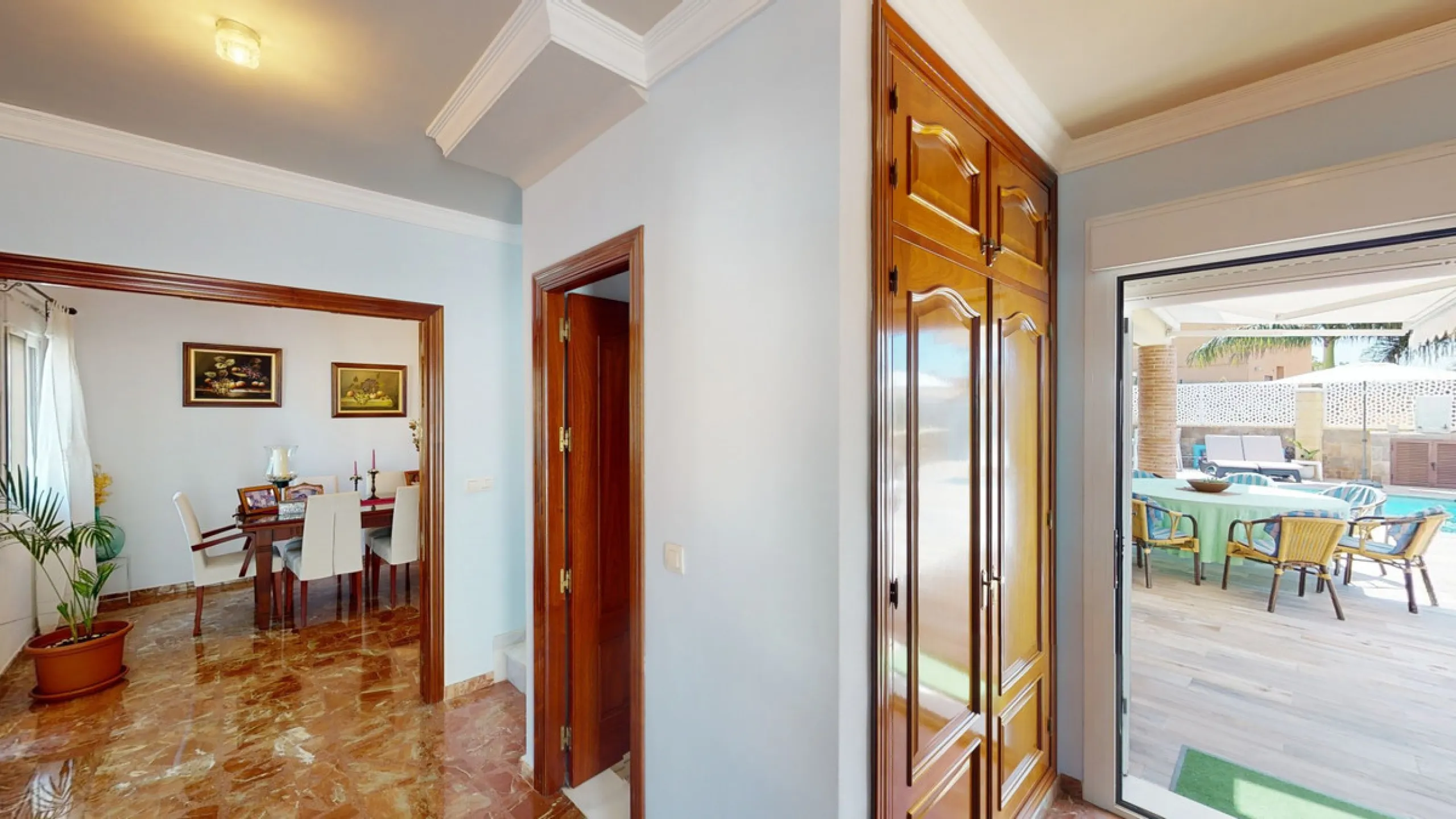 House - Semi-Detached House в продаже в Vélez-Málaga, Málaga. В доме 3 спален и 4 ванных комнат. Площадь дома 267 м². Площадь участка 320 м²