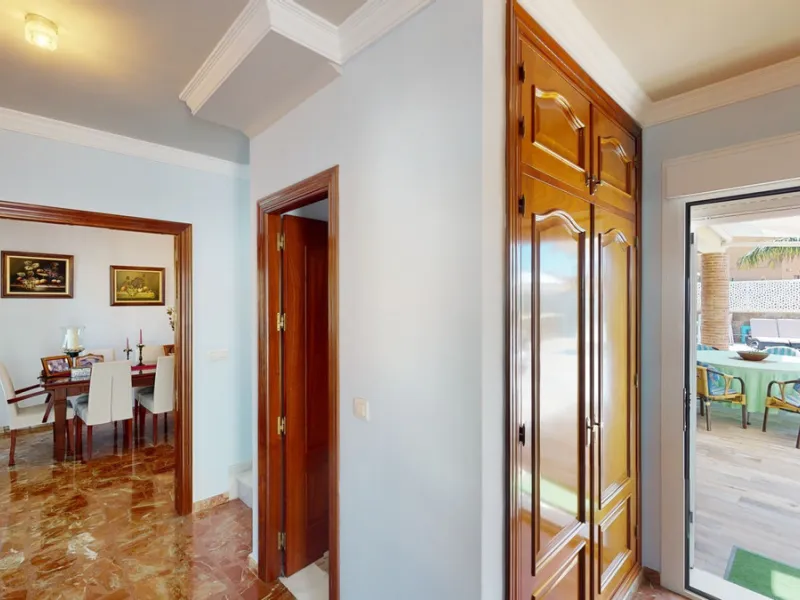 House - Semi-Detached House в продаже в Vélez-Málaga, Málaga. В доме 3 спален и 4 ванных комнат. Площадь дома 267 м². Площадь участка 320 м²