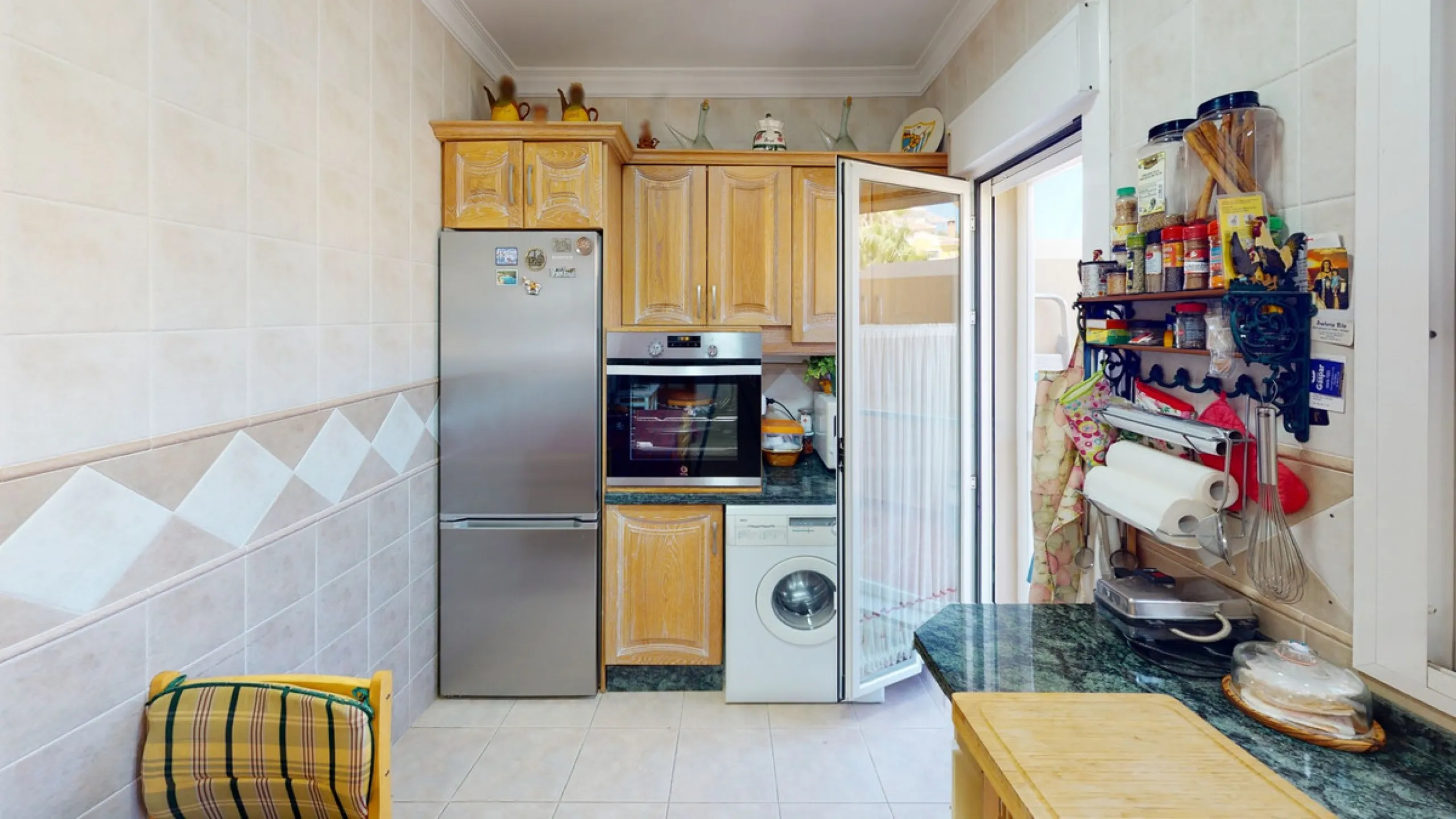 House - Semi-Detached House в продаже в Vélez-Málaga, Málaga. В доме 3 спален и 4 ванных комнат. Площадь дома 267 м². Площадь участка 320 м²