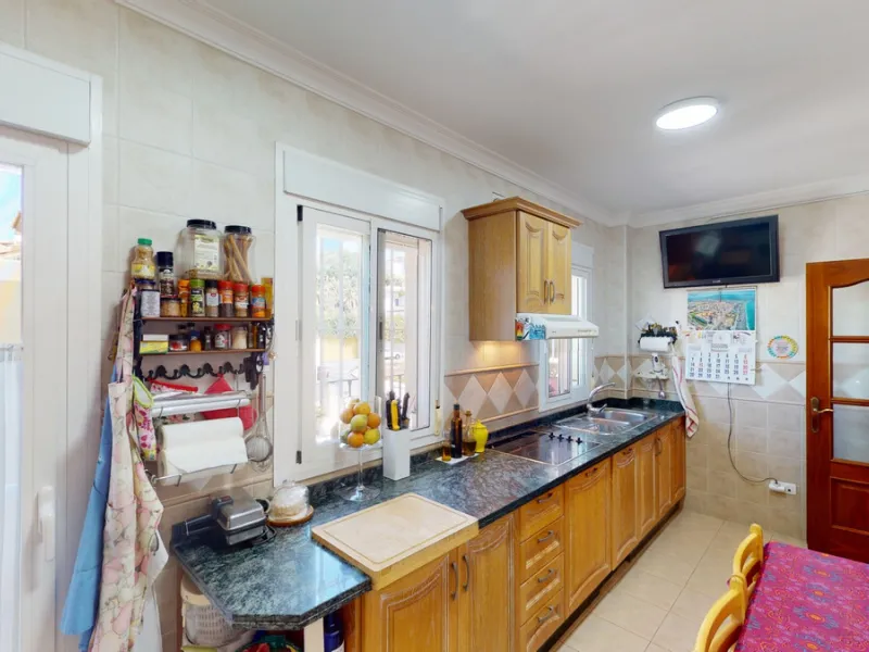 House - Semi-Detached House в продаже в Vélez-Málaga, Málaga. В доме 3 спален и 4 ванных комнат. Площадь дома 267 м². Площадь участка 320 м²