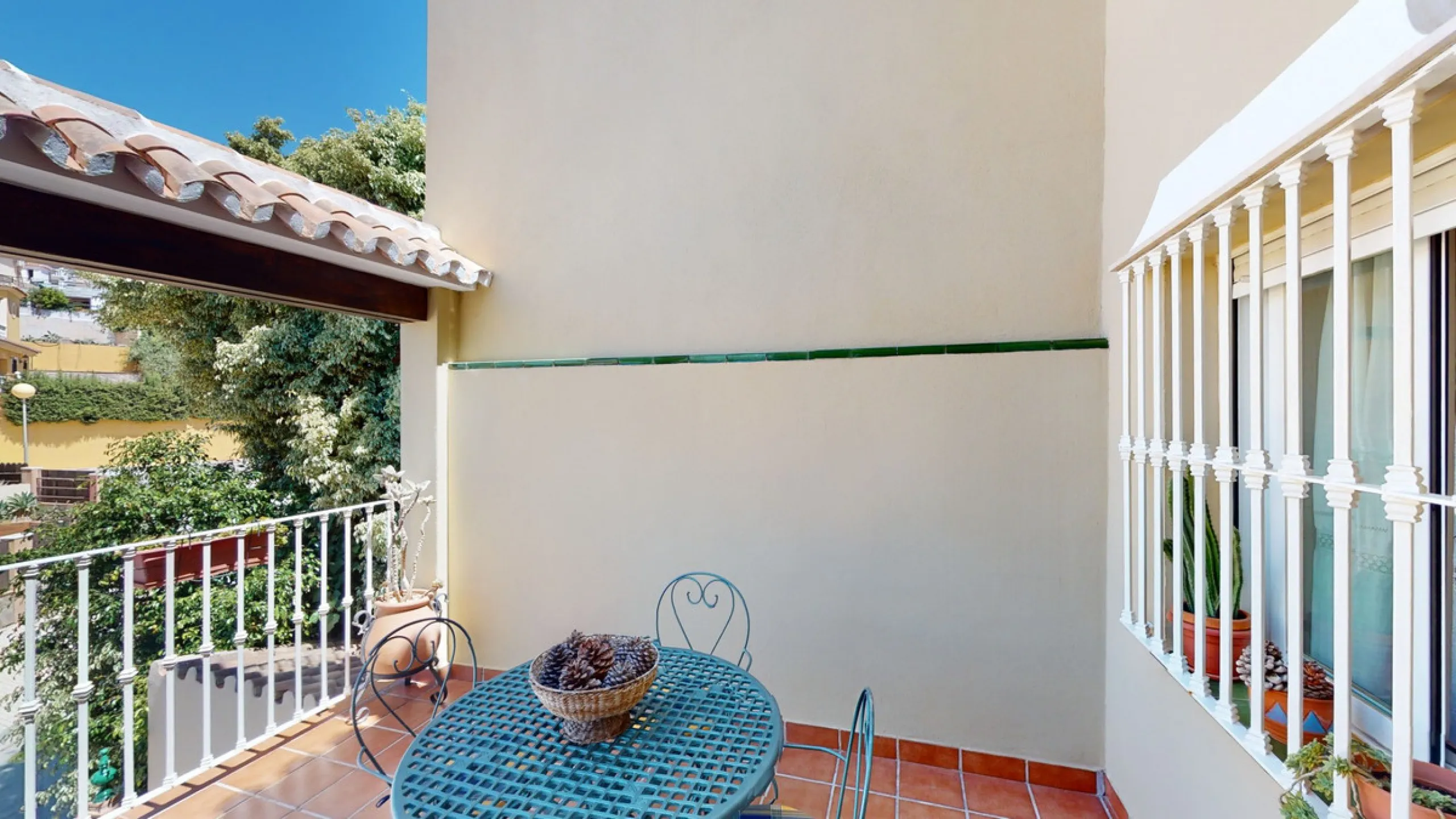 House - Semi-Detached House в продаже в Vélez-Málaga, Málaga. В доме 3 спален и 4 ванных комнат. Площадь дома 267 м². Площадь участка 320 м²