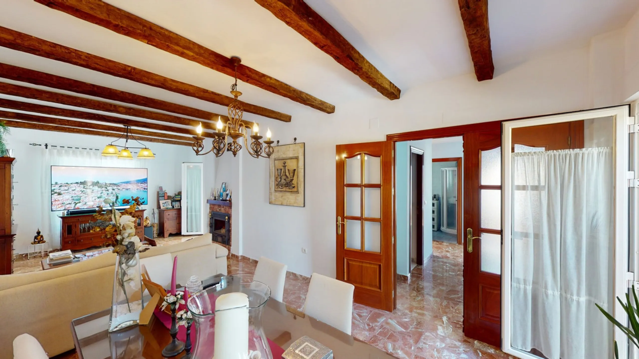 House - Semi-Detached House в продаже в Vélez-Málaga, Málaga. В доме 3 спален и 4 ванных комнат. Площадь дома 267 м². Площадь участка 320 м²
