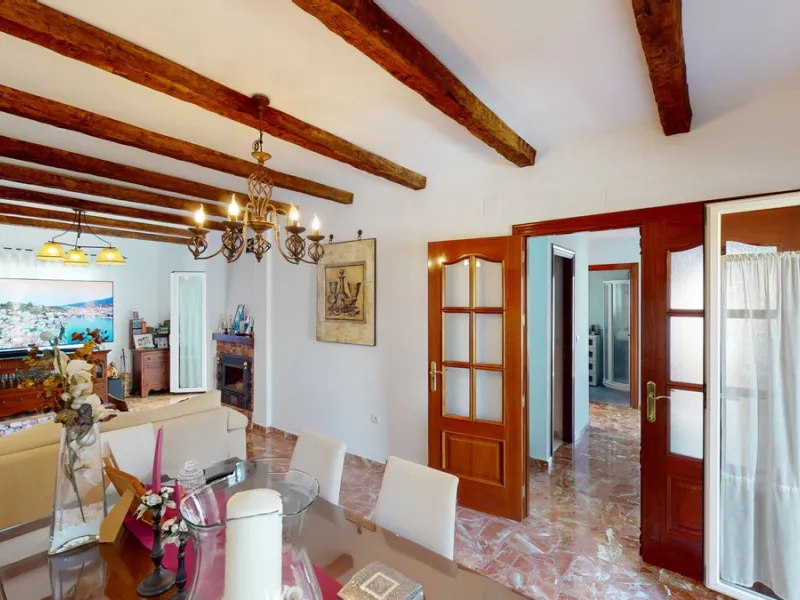 House - Semi-Detached House в продаже в Vélez-Málaga, Málaga. В доме 3 спален и 4 ванных комнат. Площадь дома 267 м². Площадь участка 320 м²