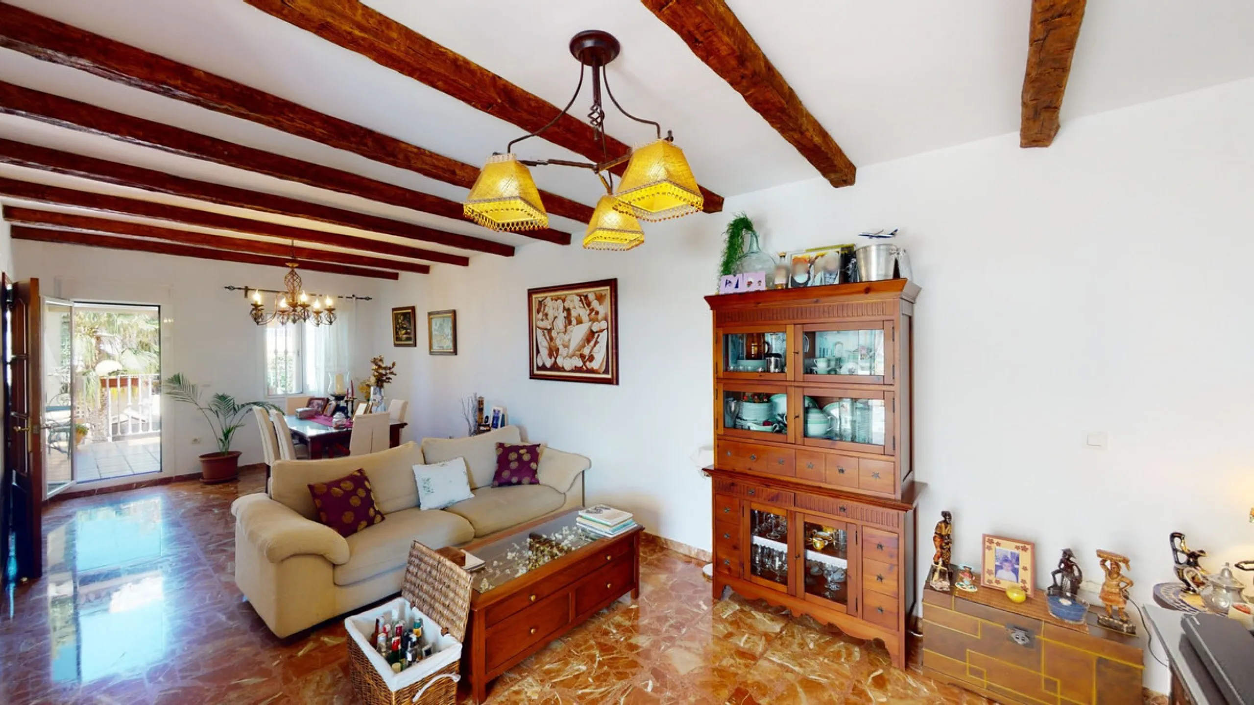 House - Semi-Detached House в продаже в Vélez-Málaga, Málaga. В доме 3 спален и 4 ванных комнат. Площадь дома 267 м². Площадь участка 320 м²