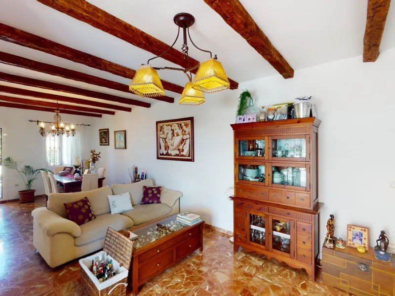 House - Semi-Detached House в продаже в Vélez-Málaga, Málaga. В доме 3 спален и 4 ванных комнат. Площадь дома 267 м². Площадь участка 320 м²