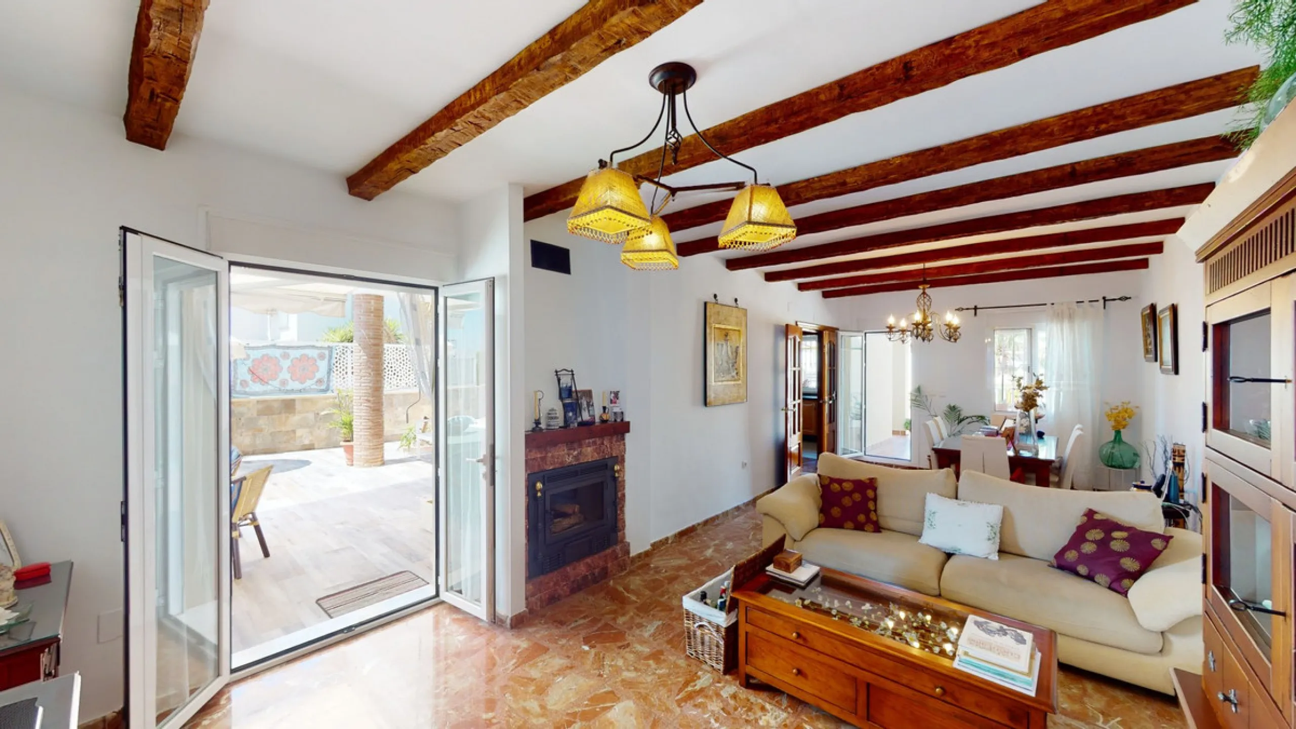 House - Semi-Detached House в продаже в Vélez-Málaga, Málaga. В доме 3 спален и 4 ванных комнат. Площадь дома 267 м². Площадь участка 320 м²