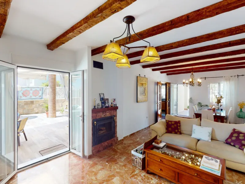House - Semi-Detached House в продаже в Vélez-Málaga, Málaga. В доме 3 спален и 4 ванных комнат. Площадь дома 267 м². Площадь участка 320 м²