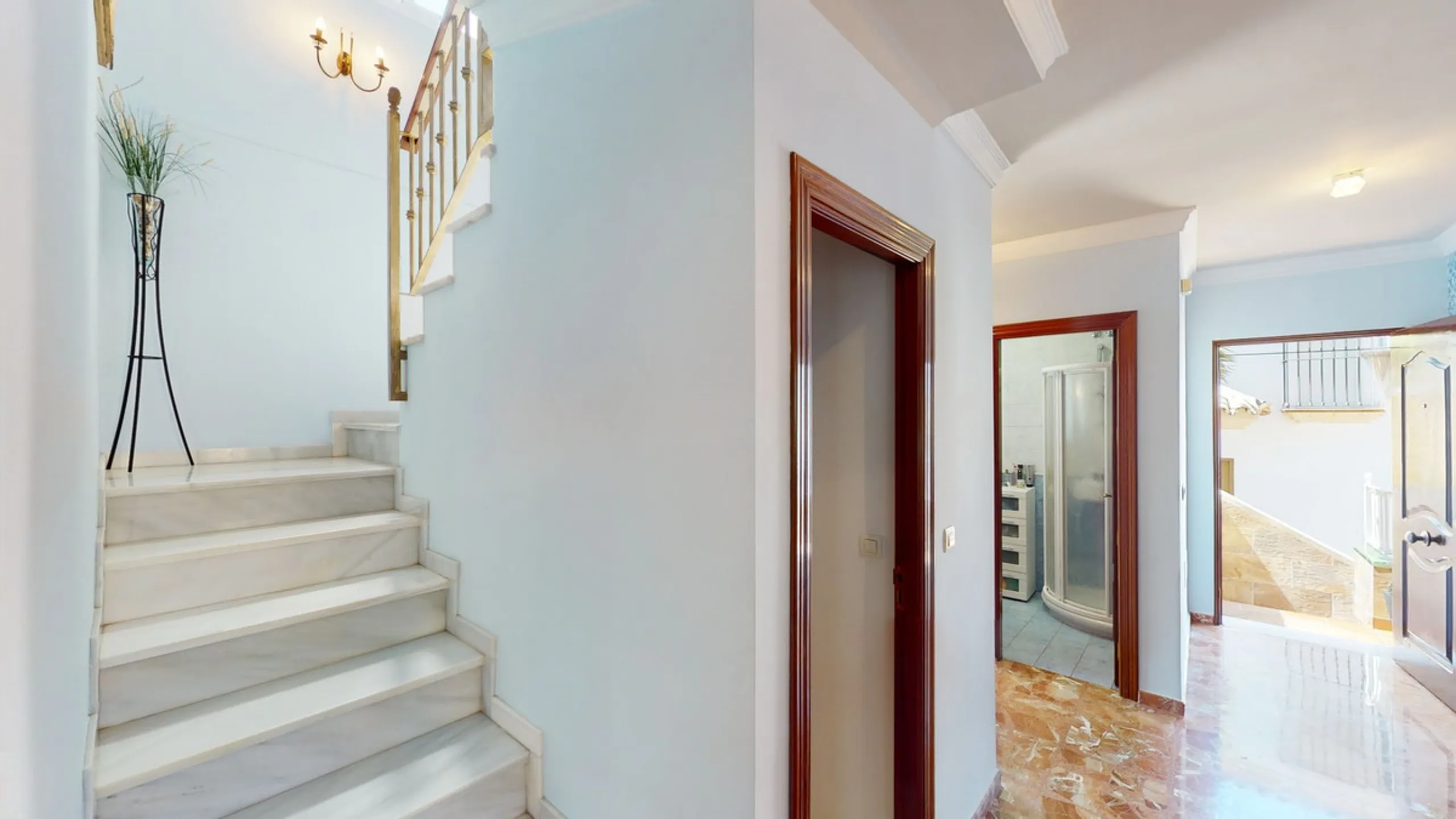 House - Semi-Detached House в продаже в Vélez-Málaga, Málaga. В доме 3 спален и 4 ванных комнат. Площадь дома 267 м². Площадь участка 320 м²