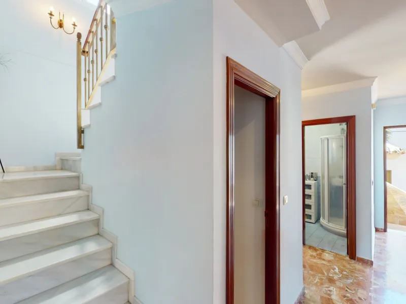 House - Semi-Detached House в продаже в Vélez-Málaga, Málaga. В доме 3 спален и 4 ванных комнат. Площадь дома 267 м². Площадь участка 320 м²