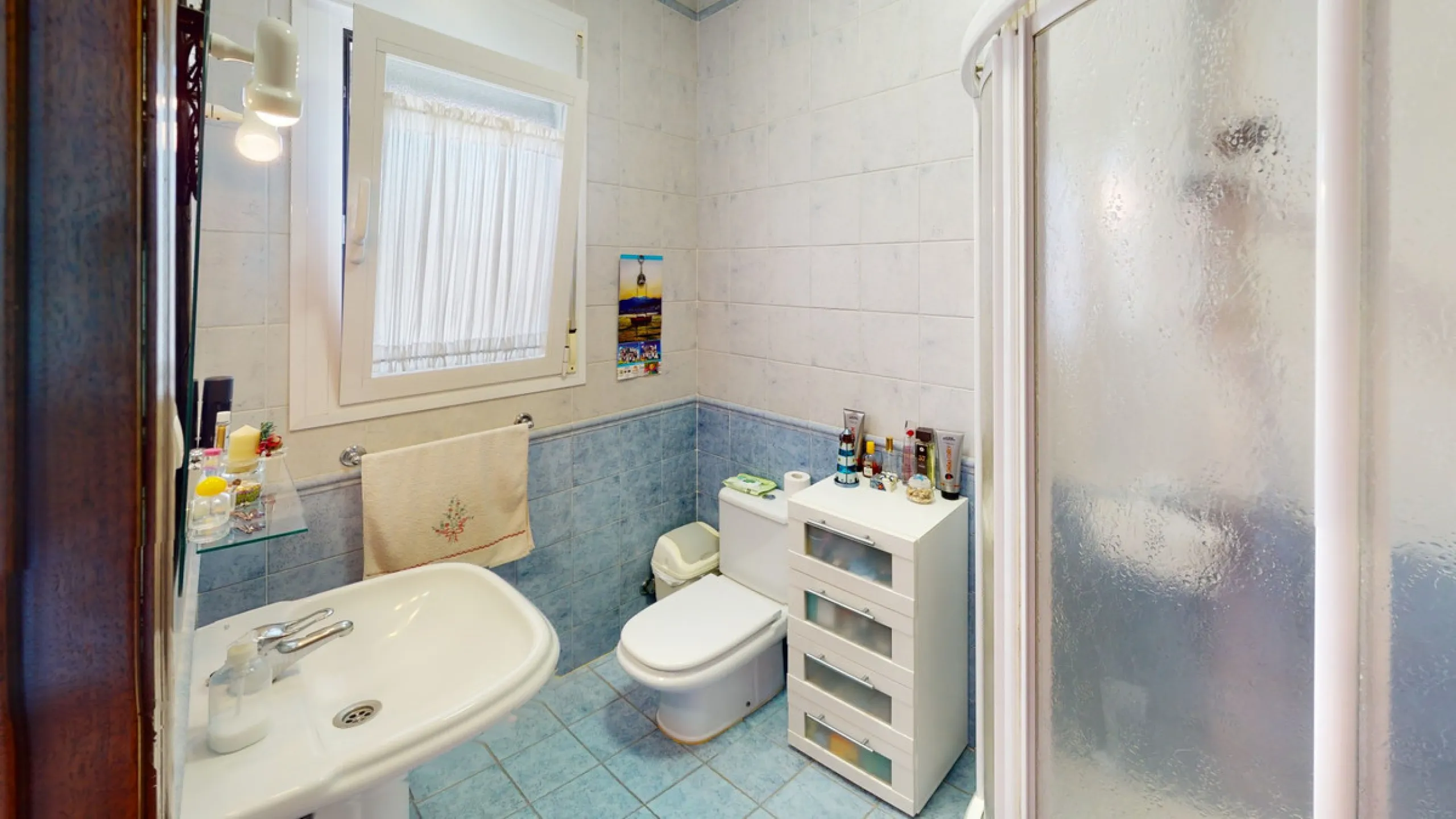 House - Semi-Detached House в продаже в Vélez-Málaga, Málaga. В доме 3 спален и 4 ванных комнат. Площадь дома 267 м². Площадь участка 320 м²
