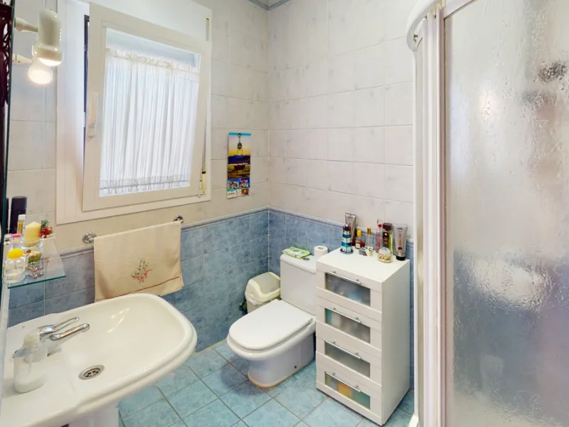 House - Semi-Detached House в продаже в Vélez-Málaga, Málaga. В доме 3 спален и 4 ванных комнат. Площадь дома 267 м². Площадь участка 320 м²