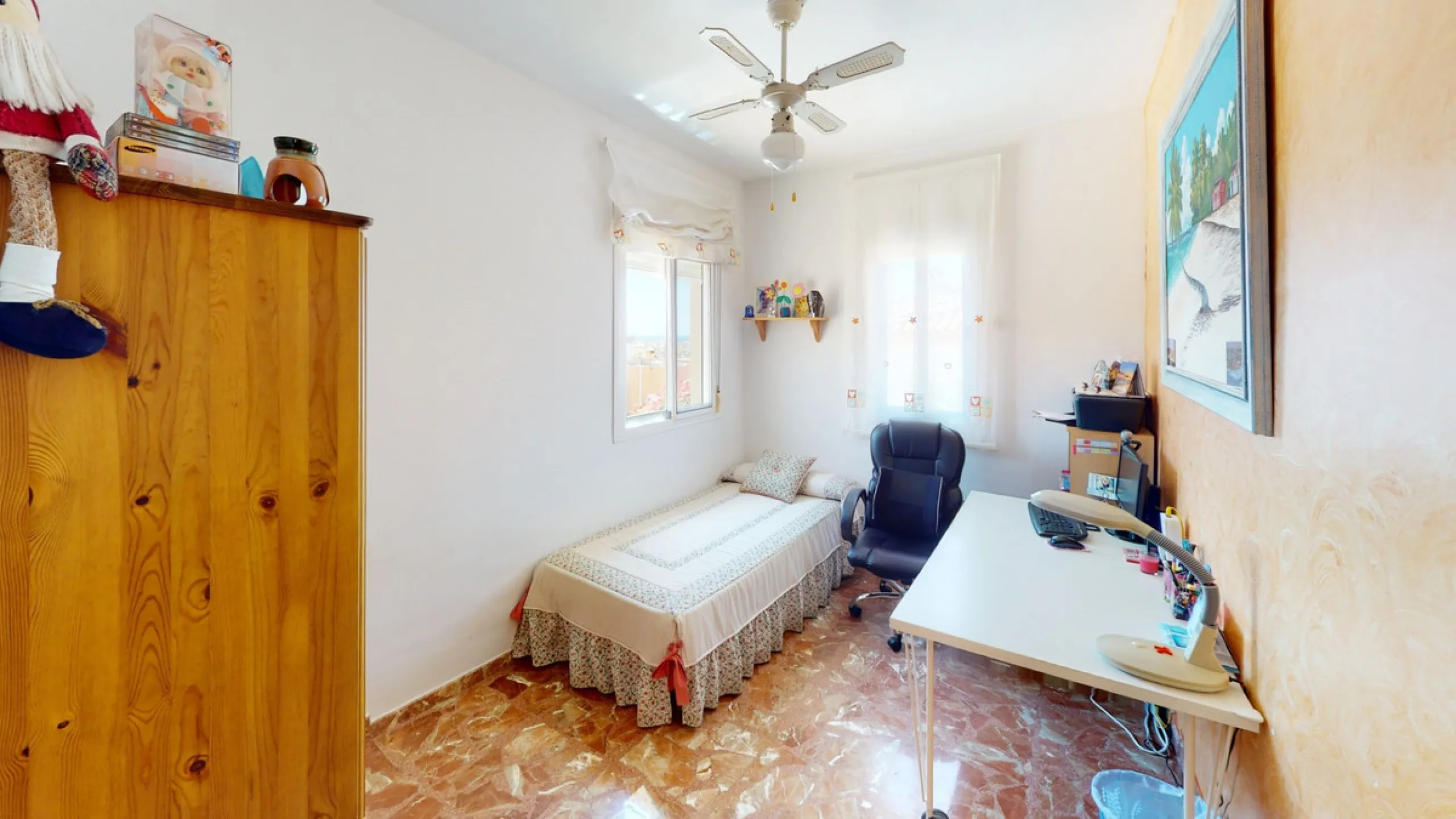 House - Semi-Detached House в продаже в Vélez-Málaga, Málaga. В доме 3 спален и 4 ванных комнат. Площадь дома 267 м². Площадь участка 320 м²