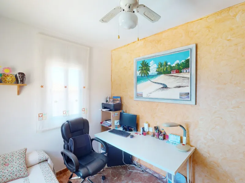 House - Semi-Detached House в продаже в Vélez-Málaga, Málaga. В доме 3 спален и 4 ванных комнат. Площадь дома 267 м². Площадь участка 320 м²