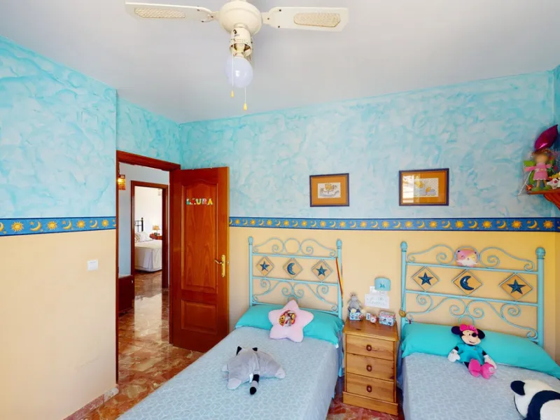 House - Semi-Detached House в продаже в Vélez-Málaga, Málaga. В доме 3 спален и 4 ванных комнат. Площадь дома 267 м². Площадь участка 320 м²