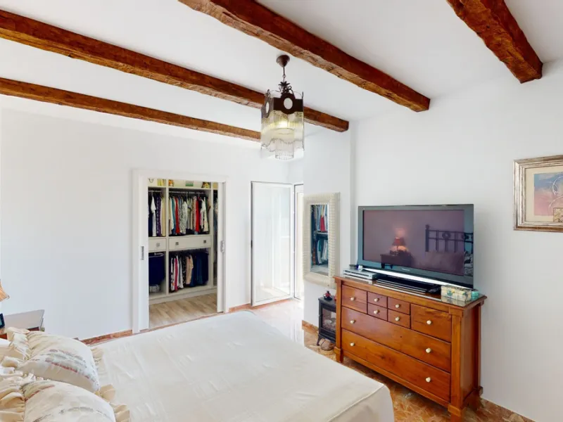 House - Semi-Detached House в продаже в Vélez-Málaga, Málaga. В доме 3 спален и 4 ванных комнат. Площадь дома 267 м². Площадь участка 320 м²