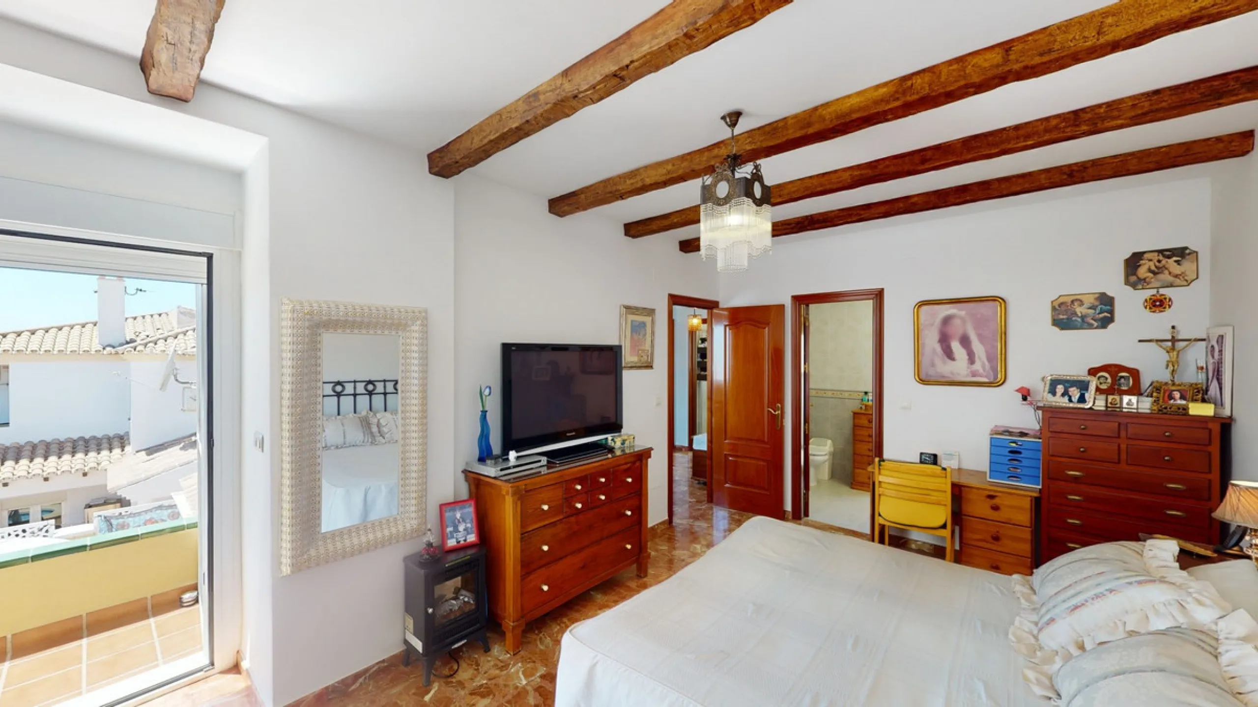 House - Semi-Detached House в продаже в Vélez-Málaga, Málaga. В доме 3 спален и 4 ванных комнат. Площадь дома 267 м². Площадь участка 320 м²