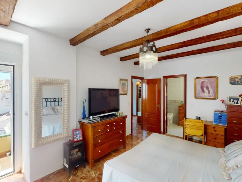 House - Semi-Detached House в продаже в Vélez-Málaga, Málaga. В доме 3 спален и 4 ванных комнат. Площадь дома 267 м². Площадь участка 320 м²