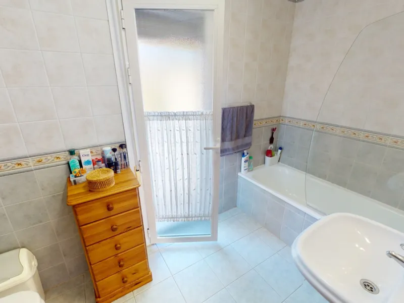 House - Semi-Detached House в продаже в Vélez-Málaga, Málaga. В доме 3 спален и 4 ванных комнат. Площадь дома 267 м². Площадь участка 320 м²