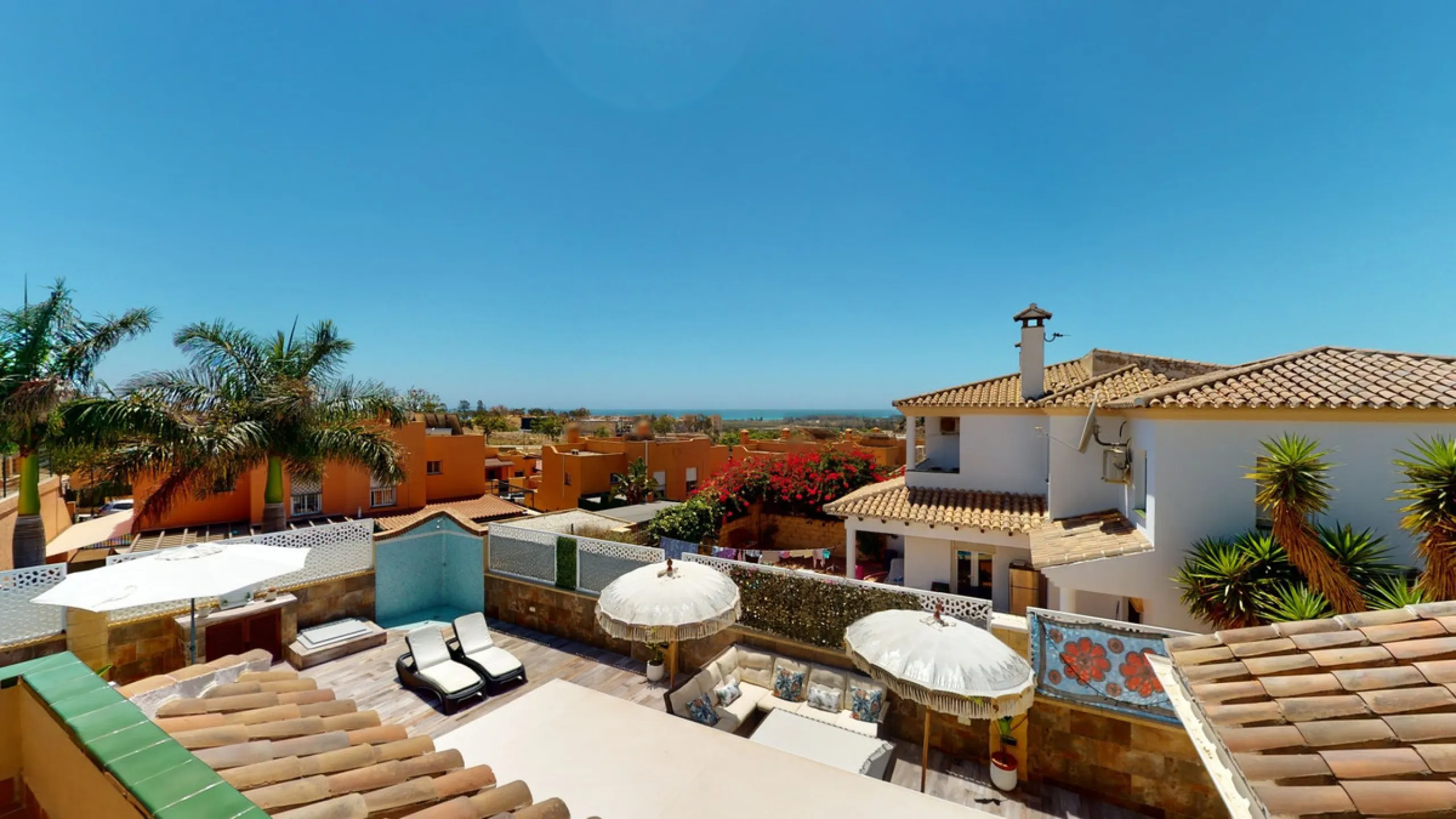 House - Semi-Detached House в продаже в Vélez-Málaga, Málaga. В доме 3 спален и 4 ванных комнат. Площадь дома 267 м². Площадь участка 320 м²