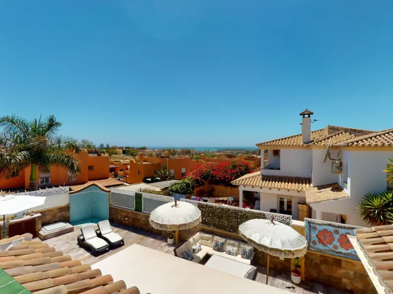 House - Semi-Detached House в продаже в Vélez-Málaga, Málaga. В доме 3 спален и 4 ванных комнат. Площадь дома 267 м². Площадь участка 320 м²