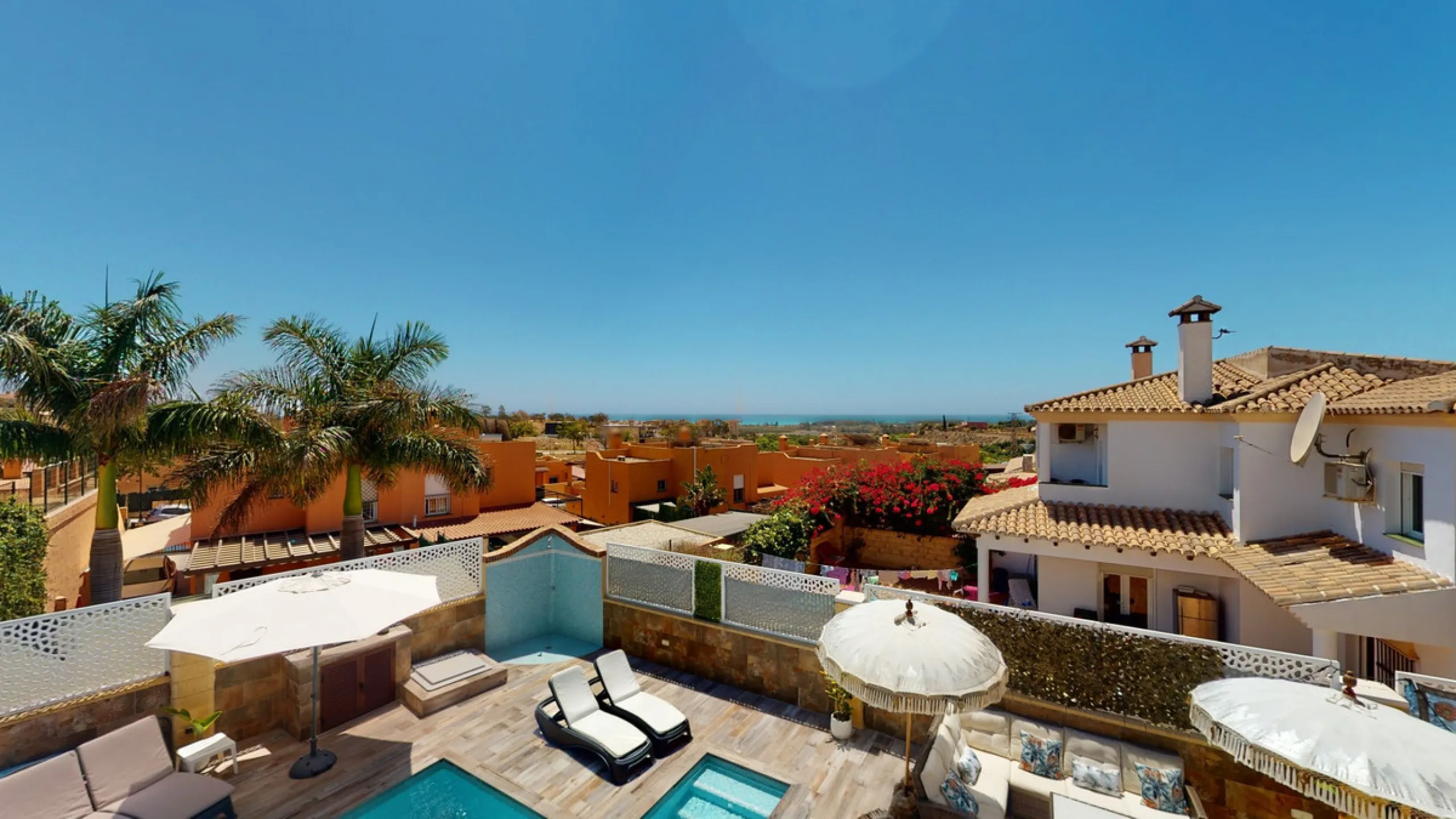 House - Semi-Detached House в продаже в Vélez-Málaga, Málaga. В доме 3 спален и 4 ванных комнат. Площадь дома 267 м². Площадь участка 320 м²