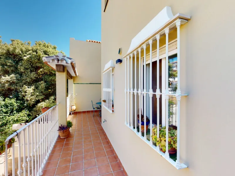 House - Semi-Detached House в продаже в Vélez-Málaga, Málaga. В доме 3 спален и 4 ванных комнат. Площадь дома 267 м². Площадь участка 320 м²